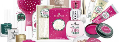 Новый год с жидкой подводкой Essence the little x-mas factory eyeliner