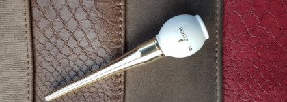 Новый год с жидкой подводкой Essence the little x-mas factory eyeliner