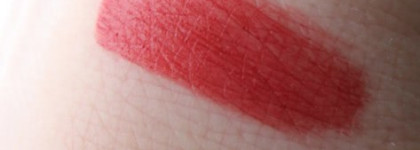 Ellis Faas Milky Lips в оттенке L201 Ellis Red - Серебряная пуля для бьюти-маньяков