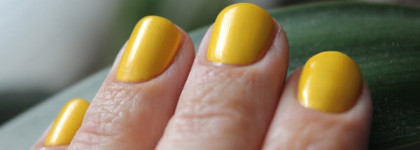 YSL La Laque Long Lasting Nail Laquer #138 Jaune Surrealiste