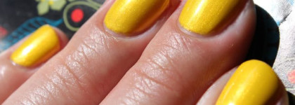 YSL La Laque Long Lasting Nail Laquer #138 Jaune Surrealiste