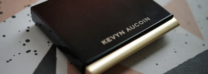 Скульптурирующая пудра The Sculpting Powder от Kevyn Aucoin в оттенке Light
