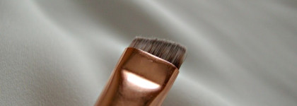Чем я оформляю брови - тени от Guerlain, кисть от Zoeva, бесцветный гель от Anastasia Beverly Hills