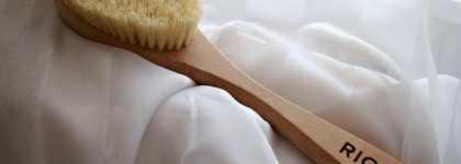 Массажная щетка из кактуса и бука марки Riche