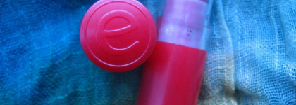 Сочный алый с помадой Essence lipstick, тон 44 Almost Famous