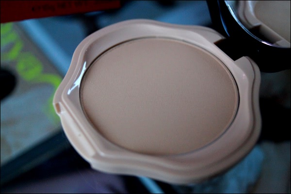 Компактная пудра с полупрозрачной текстурой Shiseido Sheer And Perfect Compact Foundation Spf 15 в оттенке I20