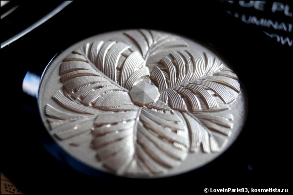Chanel Camelia De Plumes Poudre illuminatrice Highlighting Powder