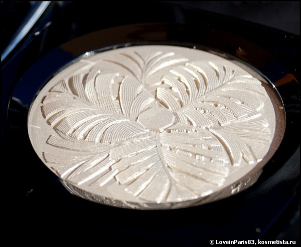 Chanel Camelia De Plumes Poudre illuminatrice Highlighting Powder
