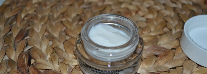 Крем для век Sisbela contorno de ojos. Поведение на сухой коже