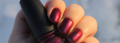 China Glaze Nail Lacquer With Hardeners 1233 Don't make me wine 81358 и сравнение с China Glaze Red-y & Willing
