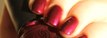 China Glaze Nail Lacquer With Hardeners 1233 Don't make me wine 81358 и сравнение с China Glaze Red-y & Willing