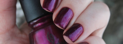 China Glaze Nail Lacquer With Hardeners 1233 Don't make me wine 81358 и сравнение с China Glaze Red-y & Willing
