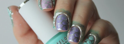 Нежный морской маникюр