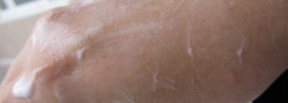 Три  “ухажера” за моими руками: “Nivea”, “Yves Rocher” и “Jason”