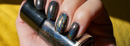 Черный лак тоже может быть ярким