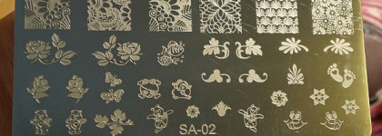 Веселый маникюр на День Смеха с помощью стемпинга