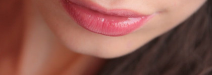 L'oreal Gloss Shine Caresse в оттенках №102 Romy и №200 Princess