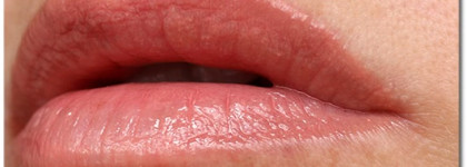 Блеск для губ Avon ultra glazewear absolute Lip Gloss в оттенке Soft peach