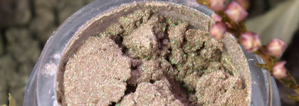 Tammy Tanuka Sigil Inspired “Собирающая горные травы”: нежная скромность и неуловимые переливы