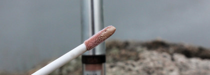 Luxvisage liquid eyeshadow Metal Hype жидкие тени в оттенках 01 и 04. Оттенок №01 в качестве хайлайтера