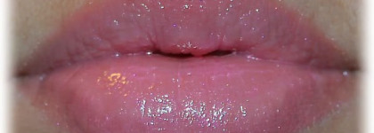 Верная спутница помада-блеск YSL  Volupte Sheer Candy №9 Cool Guava