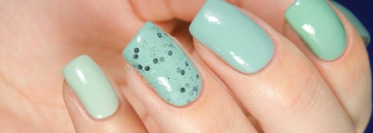 Многоцветный мятный маникюр