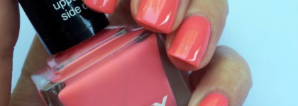 Два коралла: Anny № 172 Upper East Side Chick и Anny № 135 Coral Reef