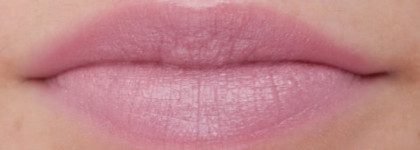 Вне времени. Бестселлеры Mac: Mac Blankety lipstick (Amplified Creme finish) и Mac Angel lipstick (Frost finish)