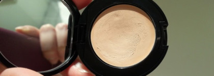 Такие разные замазки: MAC mineralize concealer NW15, Inglot cream concealer 34, Inglot AMC cream concealer 66, Bobbi Brown Corrector porcelain peach