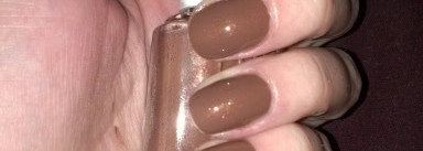 Там листья падают вниз, пластинки крутится диск.