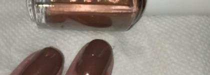 Там листья падают вниз, пластинки крутится диск.