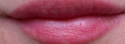 Yves Rocher.Raspberru scented lip bakm. Растительный уход для губ. Малина: Смягчающий бальзам. Уход ли?