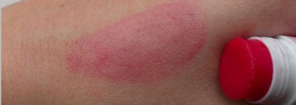 Yves Rocher.Raspberru scented lip bakm. Растительный уход для губ. Малина: Смягчающий бальзам. Уход ли?