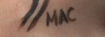 Порисуем или мои любимые подводки Mac. MAC Fluidline Eye-liner Gel Dipdown и Mac Fluidline Eye-liner Gel Blacktrack