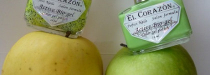 Два яблочка: желтое и зеленое