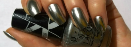 Лазурный лунный маникюр