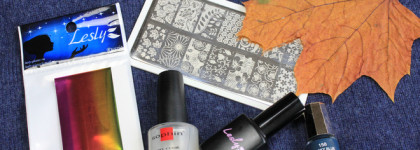 Букет из осенних листьев на ногтях