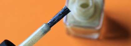 Шесть желтых лаков с красными крапинками, специально для палитры Эндрю Маккарти