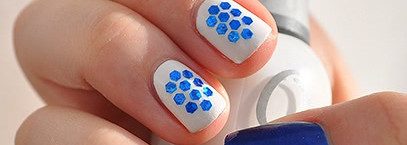 Праздничный синий маникюр