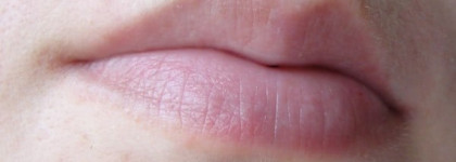 Блеск для губ  Essence Xxxl shine Lipgloss # 022 nude kiss