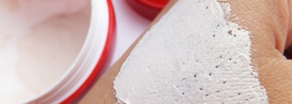Baviphat Strawberry Toxifying Mask - глубоко очищающая и стягивающая поры маска для лица