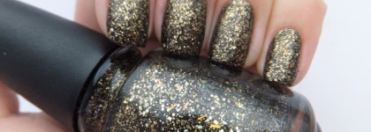 China Glaze Nail Lacquer #Bat My Eyes Halloween 2013 Monster's Ball Collection