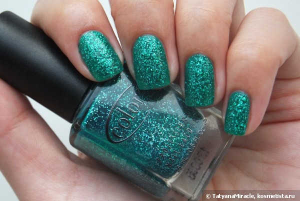 Маникюр в бирюзовых тонах с Color Club #899 Untamed Luxury & Golden Rose Color Expert #55