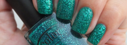 Маникюр в бирюзовых тонах с Color Club #899 Untamed Luxury & Golden Rose Color Expert #55