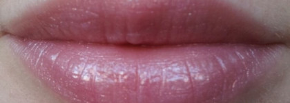 Такой нежный блеск для губ - Guerlain Gloss D'enfer Maxi Shine Intense Colour & Shine Bare Lip Sensation 463 La Petite Robe Noire