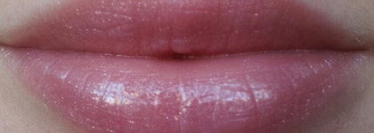 Такой нежный блеск для губ - Guerlain Gloss D'enfer Maxi Shine Intense Colour & Shine Bare Lip Sensation 463 La Petite Robe Noire