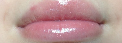 Блески для губ от Givenchy, Ruby Rose, Essence и Benefit