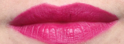 Яркая ягодка на губах с помадой PlumFiction от Catrice