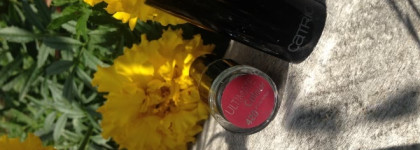 Яркая ягодка на губах с помадой PlumFiction от Catrice