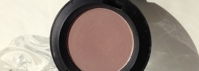 Рабочая лошадка практически для каждого макияжа. Mac Quarry